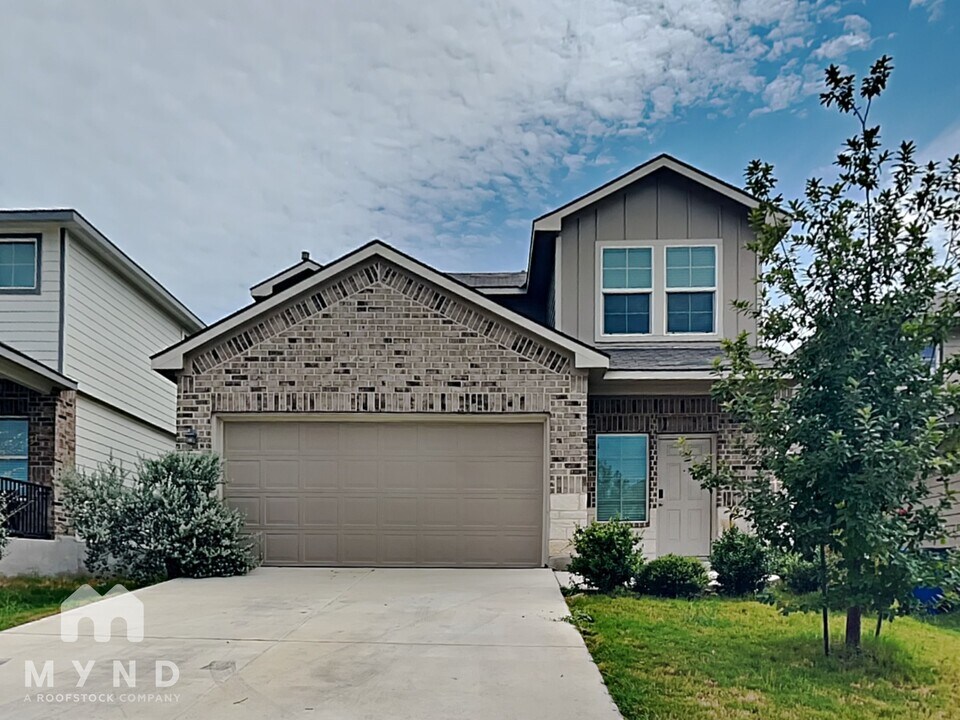 4246 Busbee Fields in Saint Hedwig, TX - Building Photo