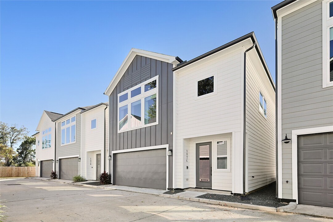 107 W Whitney St in Houston, TX - Building Photo