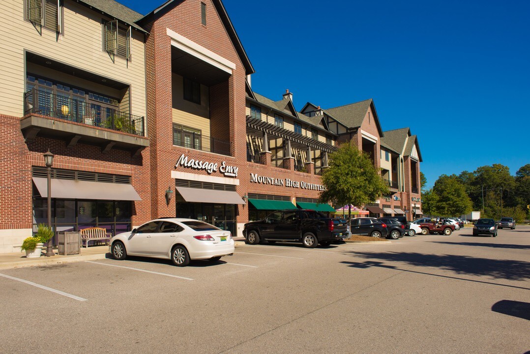 2800 Cahaba Village Plz in Mountain Brook, AL - Foto de edificio