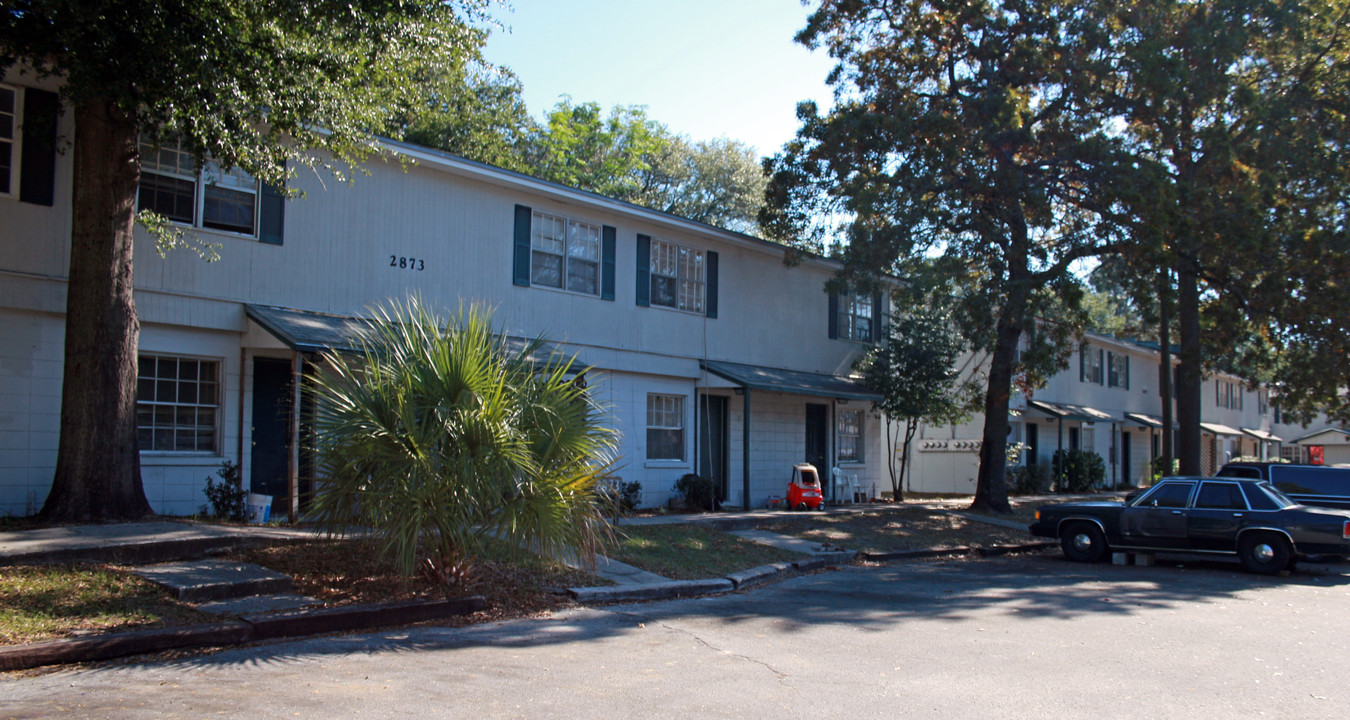 Floral Bluff Estates in Jacksonville, FL - Building Photo