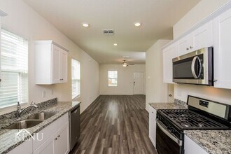 5222 Dawn Break in Saint Hedwig, TX - Building Photo - Building Photo