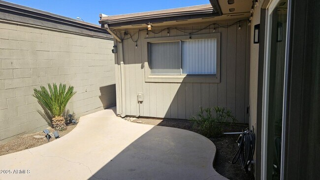 1609 E Baker Dr in Tempe, AZ - Building Photo - Building Photo