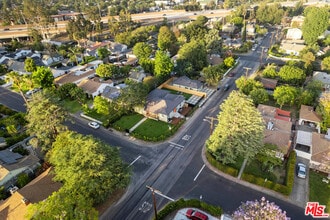 5500 Morella Ave in Los Angeles, CA - Building Photo - Building Photo