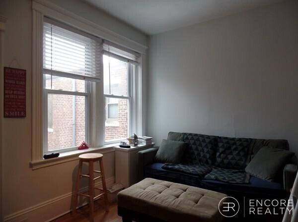 99 Marion St, Unit 6 in Brookline, MA - Foto de edificio - Building Photo