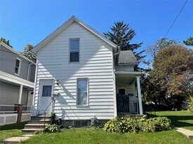 2672 Myrtle St in Erie, PA - Building Photo