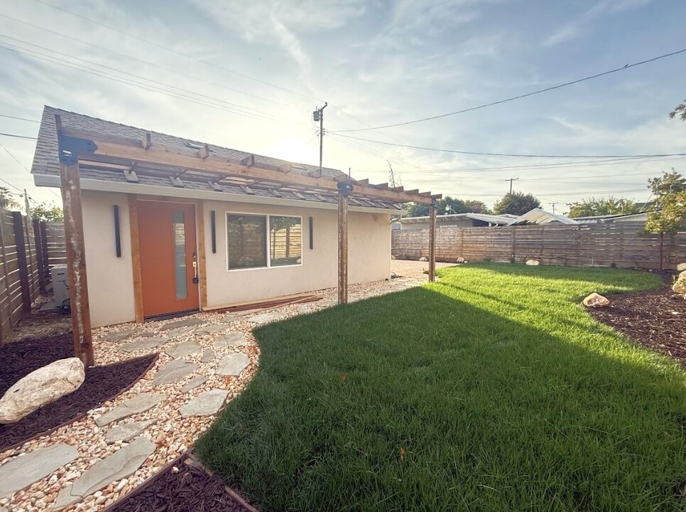 906 W 22nd St in Merced, CA - Building Photo