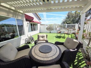 341 Rolling Hills Ln in San Marcos, CA - Building Photo - Building Photo