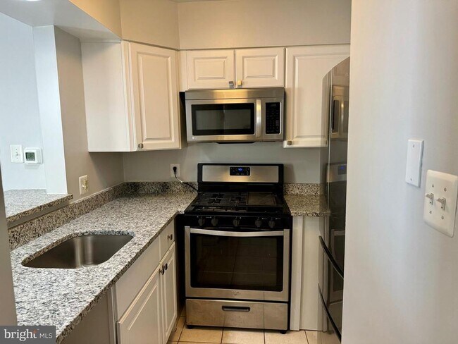4733 Bradley Blvd in Chevy Chase, MD - Building Photo - Building Photo