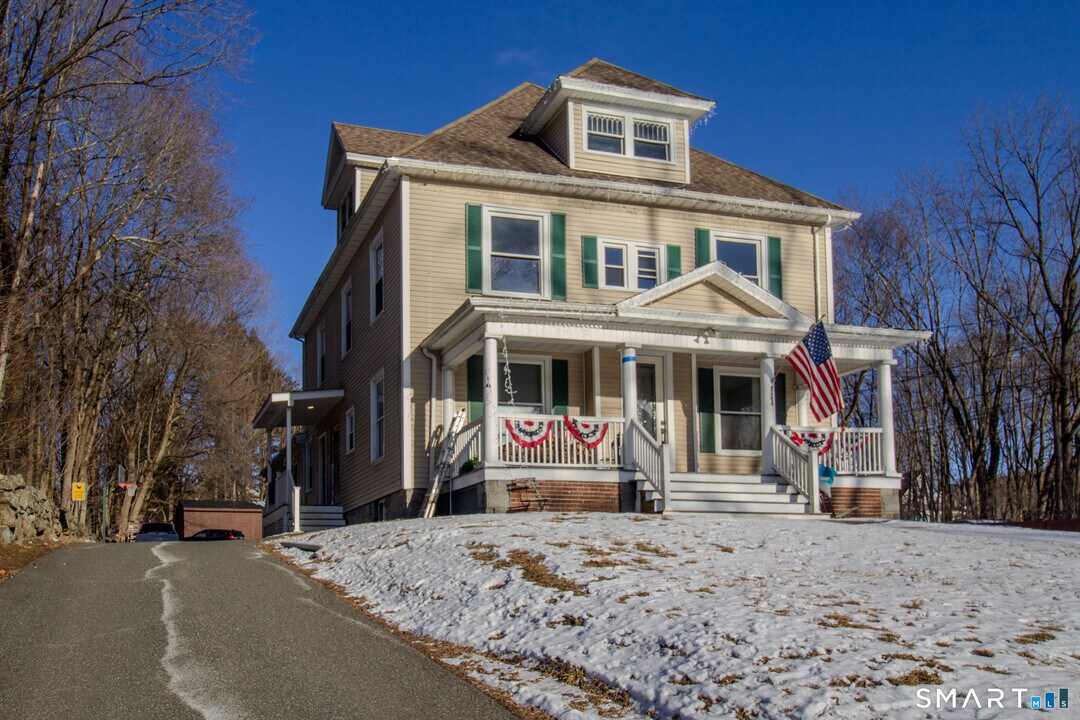 133 North St in Seymour, CT - Building Photo