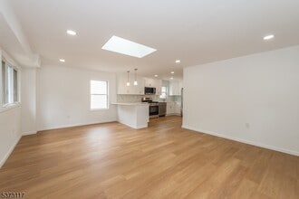 73 Clinton Pl in Hackensack, NJ - Building Photo - Building Photo