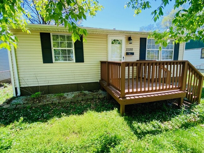 2320 Miracle Ave in Granite City, IL - Building Photo - Building Photo