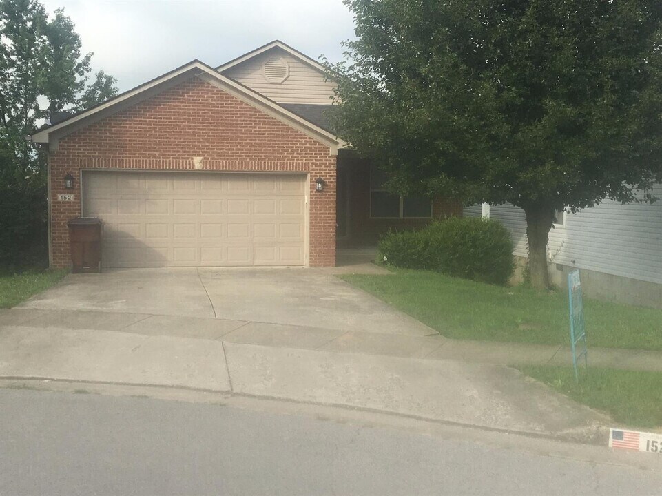 152 Angela Trail in Nicholasville, KY - Building Photo