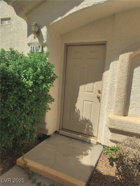1657 Lefty Garcia Way in Henderson, NV - Building Photo