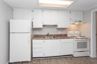 Newberry Apartments in Grove City, PA - Foto de edificio - Interior Photo