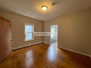 7 Elmer St, Unit 3 in Cambridge, MA - Building Photo - Building Photo