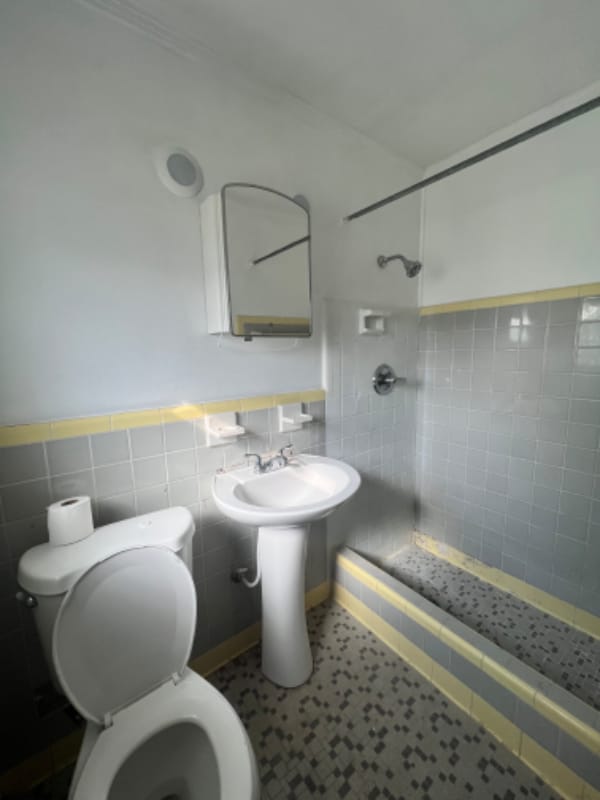 8010 SE US Hwy 301 in Hawthorne, FL - Foto de edificio - Building Photo