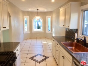 1350 S Curson Ave in Los Angeles, CA - Building Photo - Building Photo