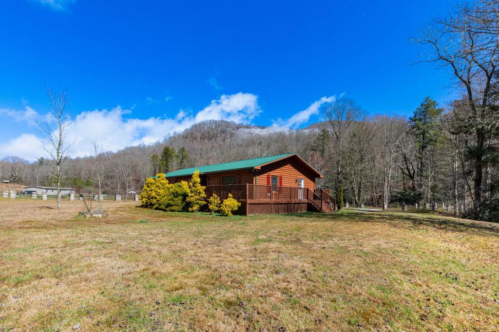 88 Laurel Cove in Mars Hill, NC - Building Photo