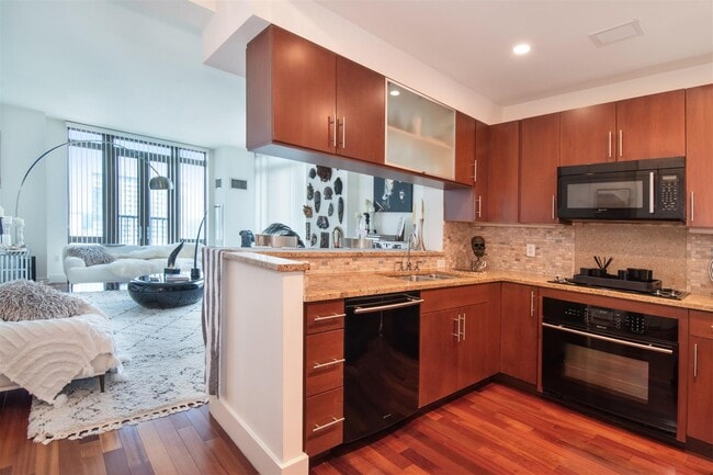 property at 175 Huguenot St