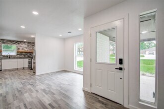 550 Roanoke Dr in Conroe, TX - Building Photo - Building Photo