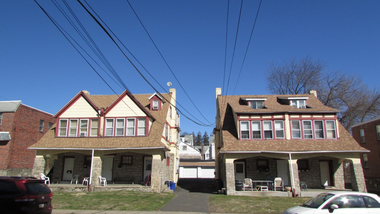 315-317 E Godfrey Ave in Philadelphia, PA - Building Photo