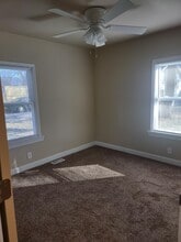 8902 Prospect St in Louisville, KY - Foto de edificio - Building Photo