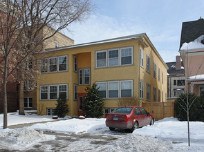 2011 Emerson Ave S in Minneapolis, MN - Building Photo - Building Photo