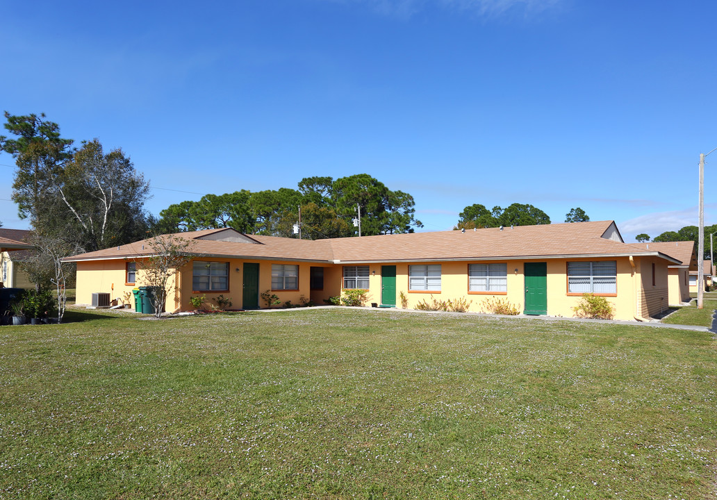 Coral Pines Apartments in Immokalee, FL - Foto de edificio