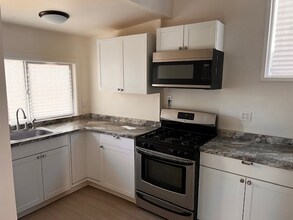 2209 N Washington St in Spokane, WA - Building Photo - Building Photo