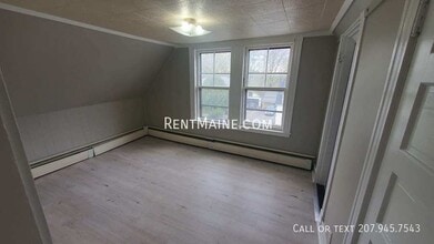 92 Clinton Ave, Unit A3 in Winslow, ME - Building Photo - Building Photo