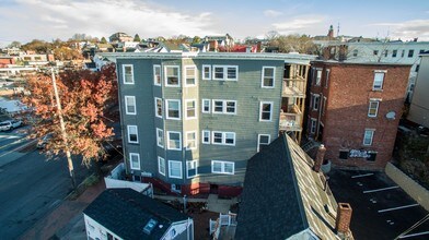106 Cumberland Ave in Portland, ME - Foto de edificio - Building Photo