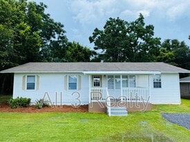 287 McNeal St in Tallassee, AL - Building Photo