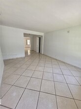 5720 Douglas St in Hollywood, FL - Building Photo - Building Photo
