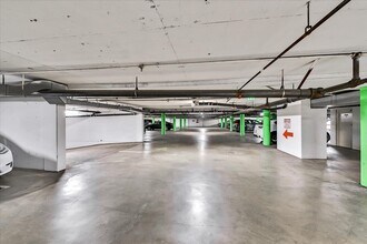 1735 N Fuller Ave, Unit 221 in Los Angeles, CA - Building Photo - Building Photo
