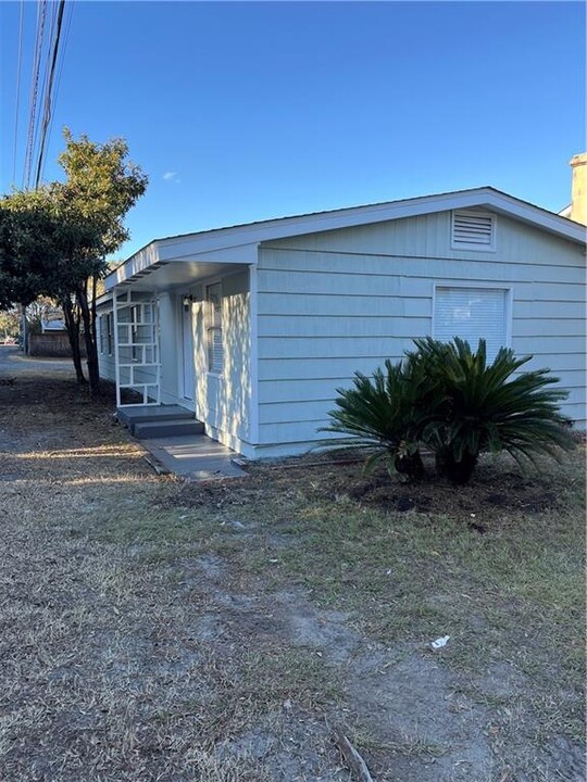 101 St Simons Ave in St. Simons Island, GA - Building Photo