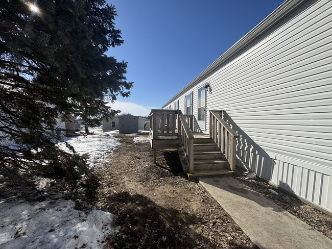 4484 Goldenrod Dr, Unit 103A in Traverse City, MI - Building Photo - Building Photo