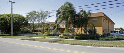 Homestead Village Apartments in Homestead, FL - Building Photo - Building Photo