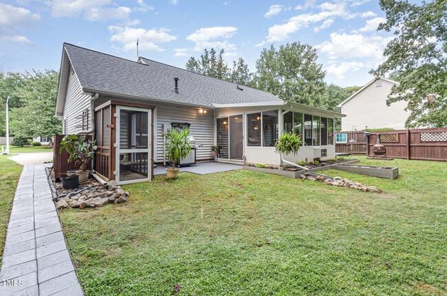 105 Fox Den Ct in Cary, NC - Foto de edificio - Building Photo