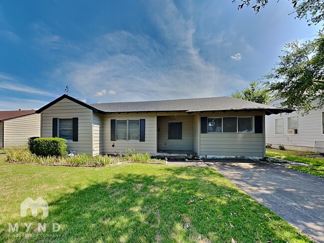 property at 2728 Rolinda Dr