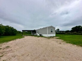 22602 Val Verde Rd, Unit 1 in Edcouch, TX - Building Photo