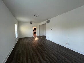 326 S Oakdale Ave in Salina, KS - Building Photo - Building Photo