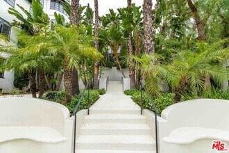 9233 1/2 Doheny Rd in West Hollywood, CA - Building Photo - Building Photo