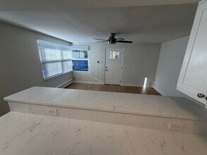 26 E Washington Ave in Lake Bluff, IL - Foto de edificio - Building Photo