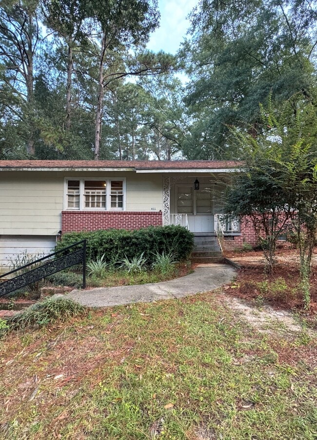 property at 611 W 21st St