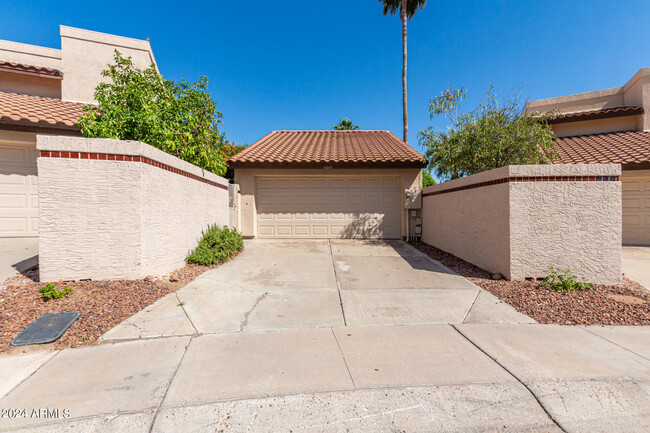 11017 N 109th Way in Scottsdale, AZ - Foto de edificio - Building Photo