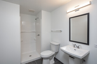 Clyde Street Apartments in Pittsburgh, PA - Building Photo - Interior Photo