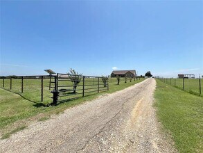 2060 Melton Rd in Sanger, TX - Building Photo - Building Photo