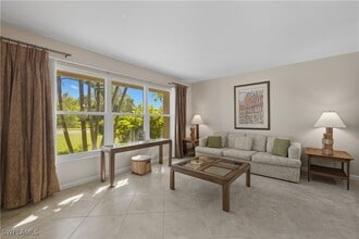 2261 Kings Lake Blvd in Naples, FL - Building Photo - Building Photo