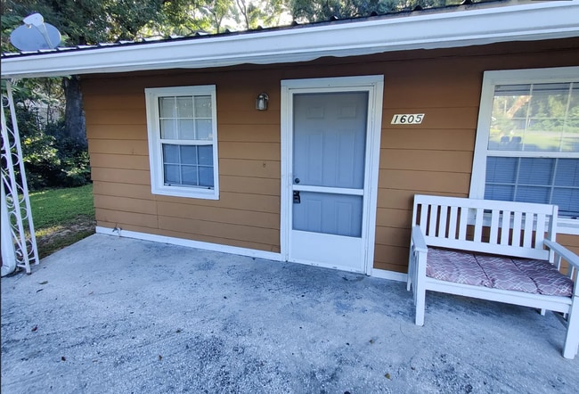 1605 NW 16th Ct