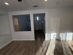 339 Oakwood Ct in Corona, CA - Building Photo - Building Photo